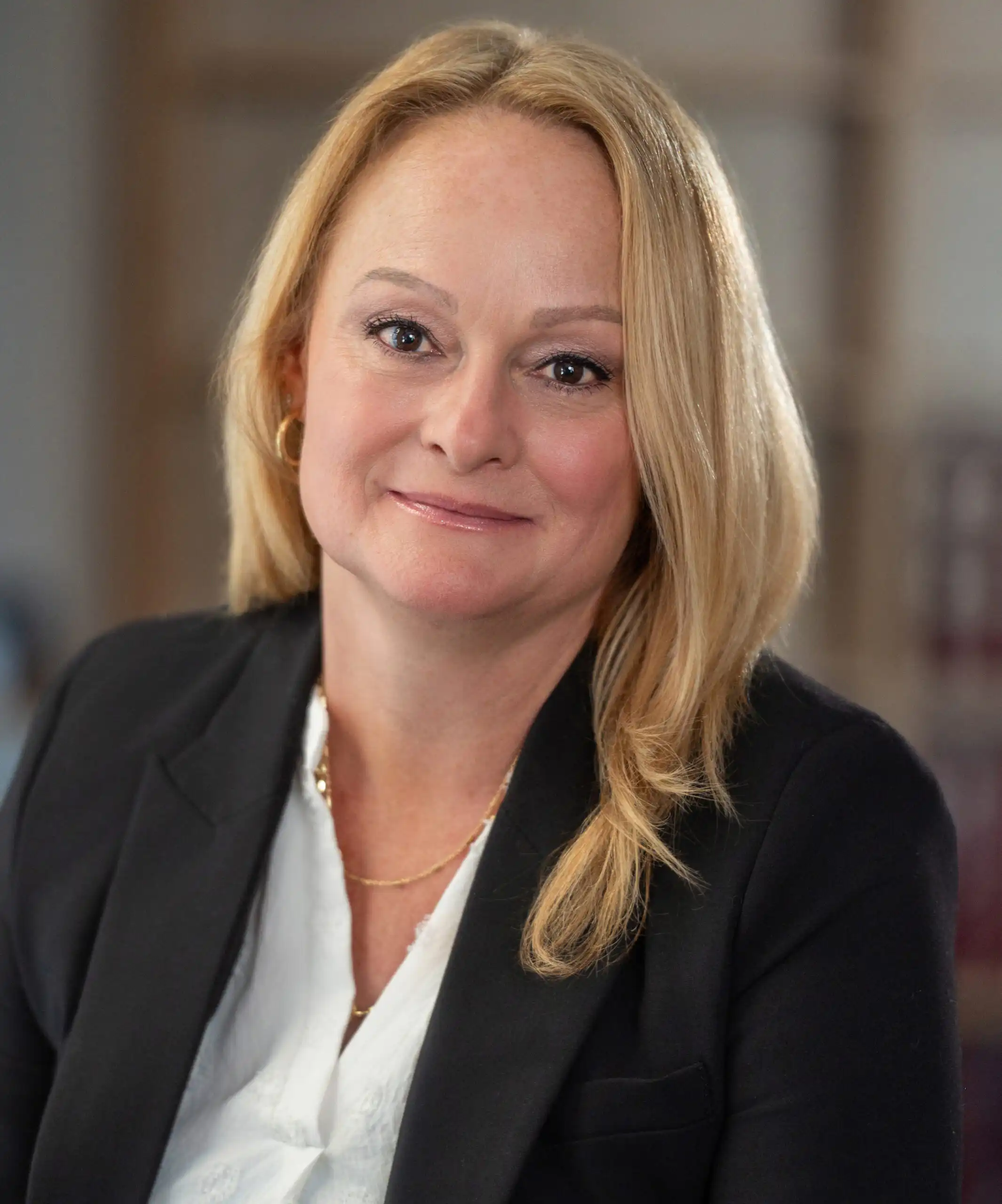 Cynthia Grob Headshot